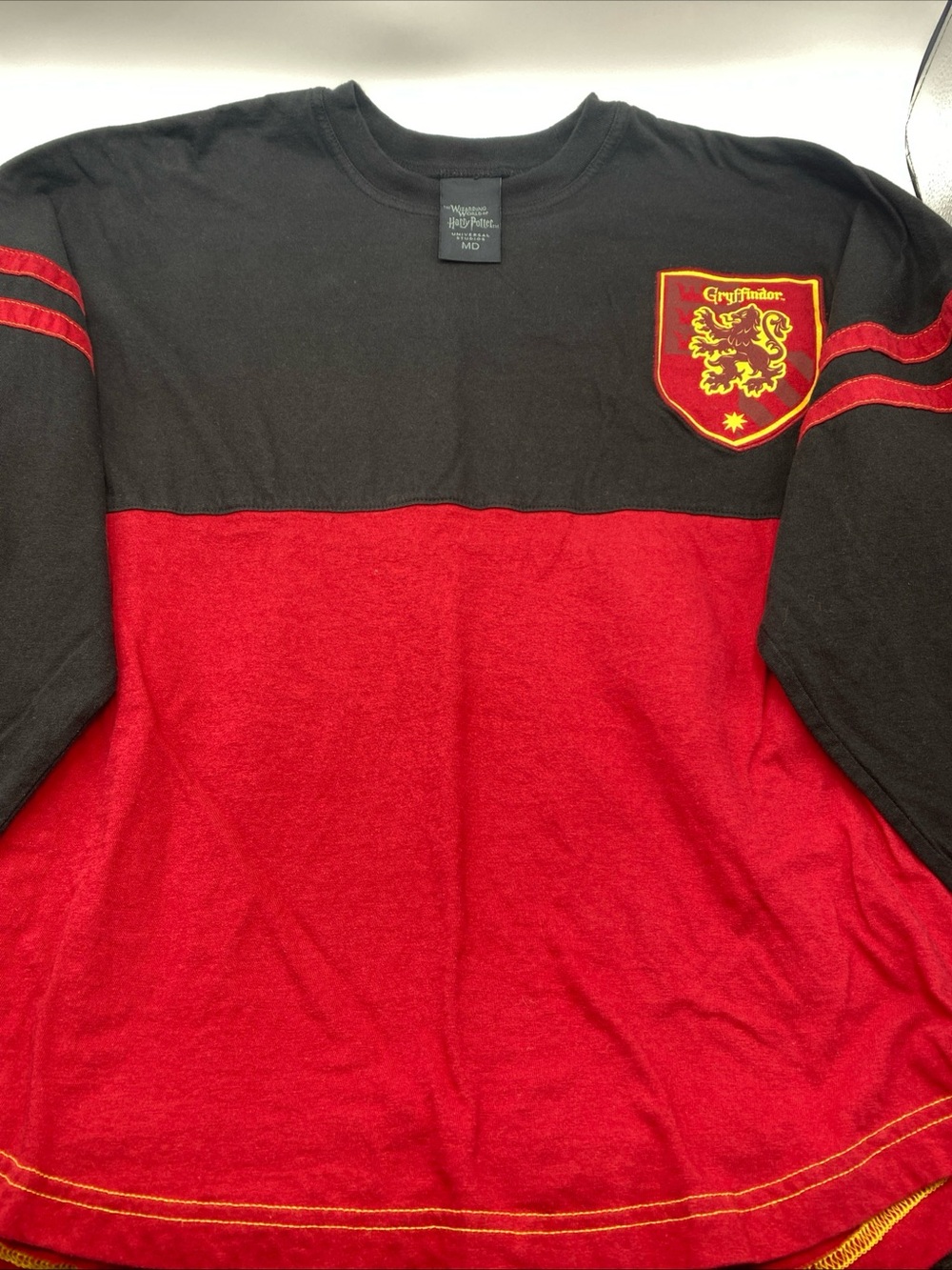 Harry Potter Spirit Jersey Universal Studios Gryffindor Pullover Medium Red Blac - Picture 2 of 7